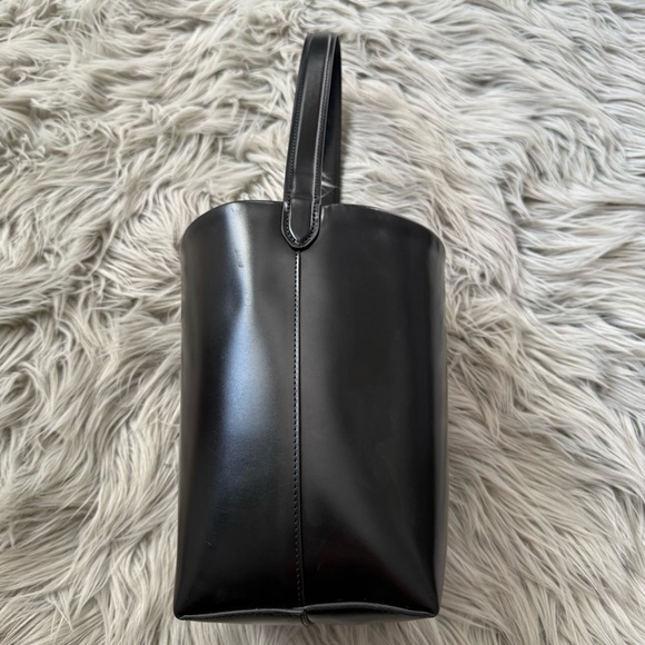 THE ROW N/S Park Small Glossed-Leather Tote - Picture 6 of 15